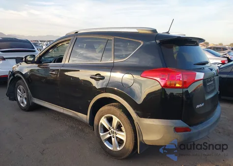 2015 Toyota Rav4 Xle z USA, uszkodzony, nr VIN 2T3WFREV7FW193558